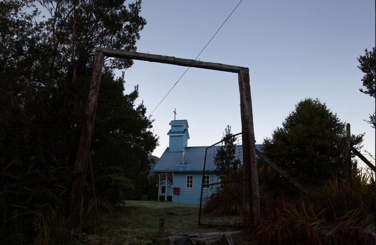 Pousada En Selva Patagonica, Cerca Del Pueblo *